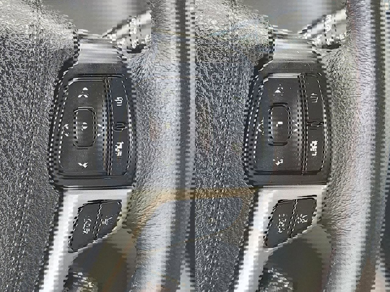 Used 2018 Toyota Sienna XLE image 28