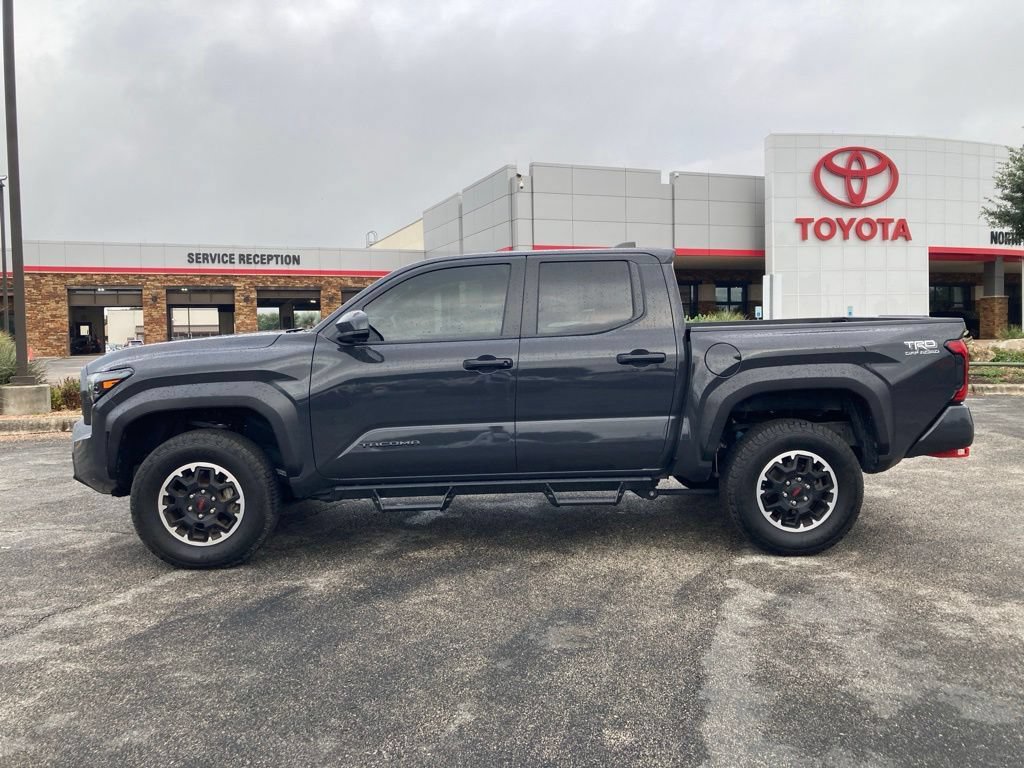 Used 2025 Toyota Tacoma TRD Off-Road AWD/4WD image 8