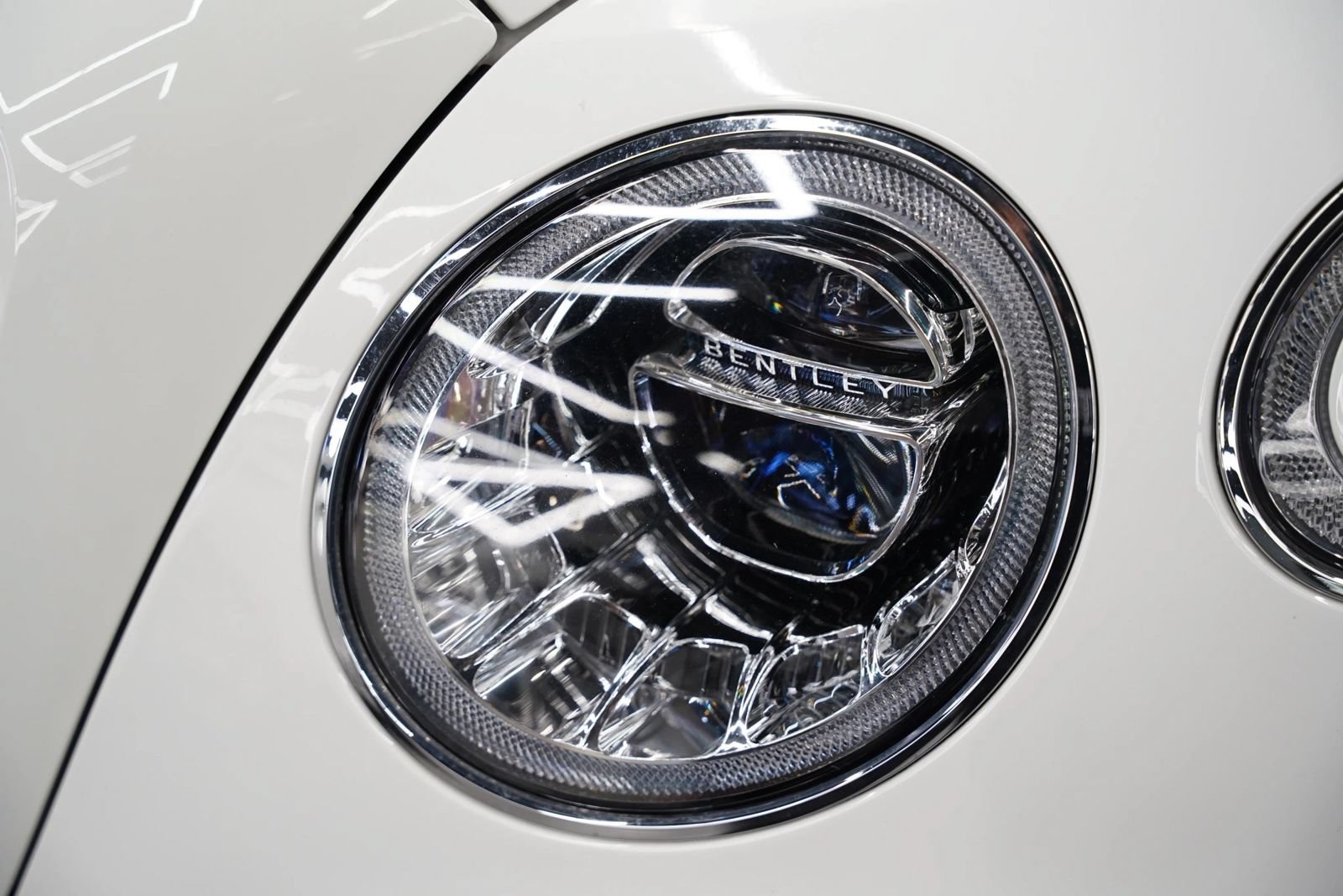 Used 2018 Bentley Bentayga Onyx Edition AWD/4WD image 5
