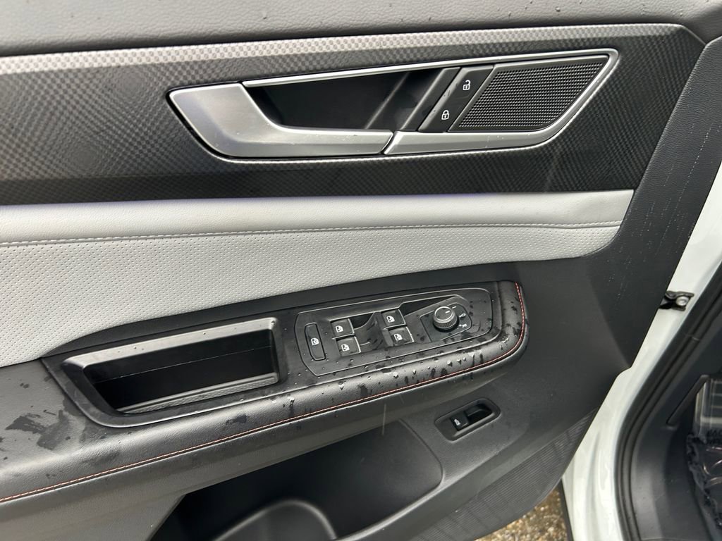 Used 2024 Volkswagen Atlas Peak Edition SE image 23