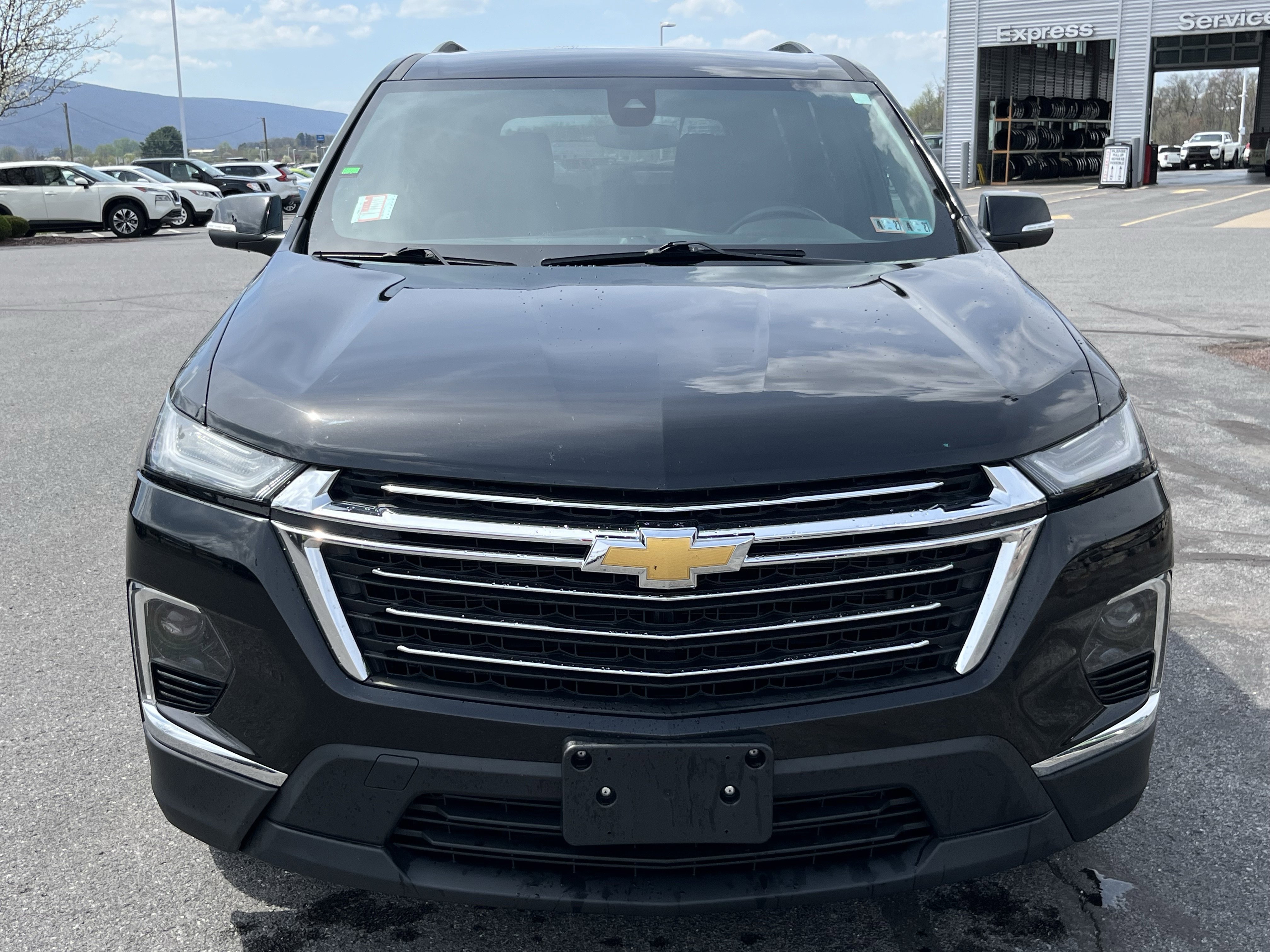 Used 2023 Chevrolet Traverse LT FWD image 11