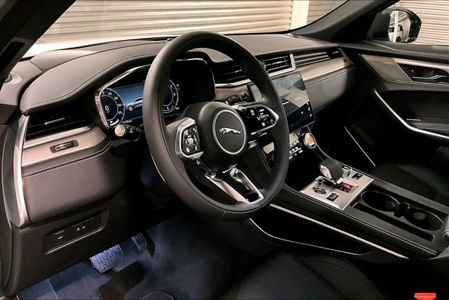 New 2026 Jaguar F-PACE R-Dynamic S image 7