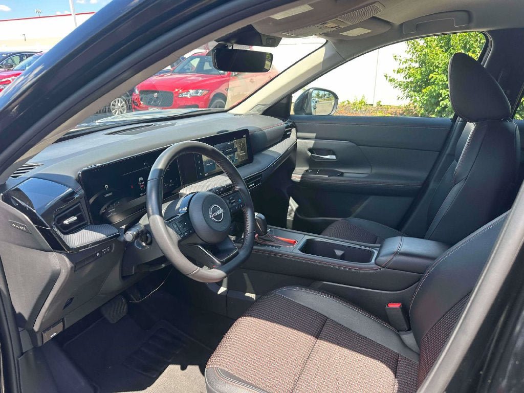 Certified 2025 Nissan Kicks SR w/ Interior Electronics Package AWD/4WD image 15
