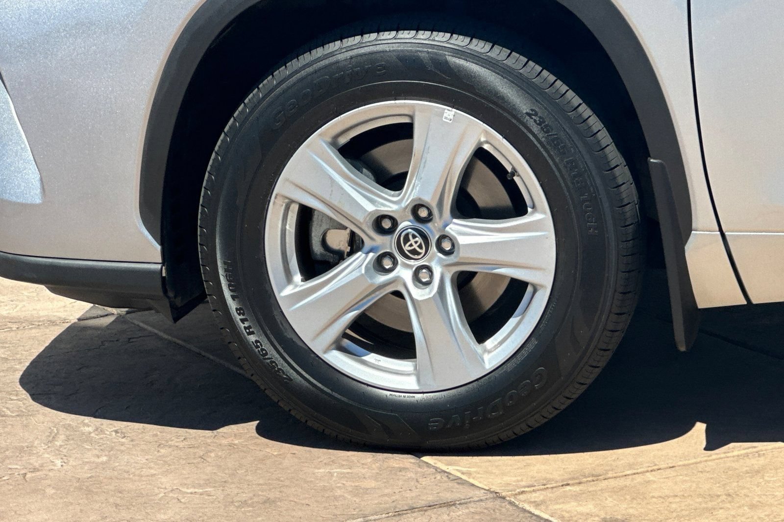 Certified 2024 Toyota Highlander LE AWD/4WD image 33