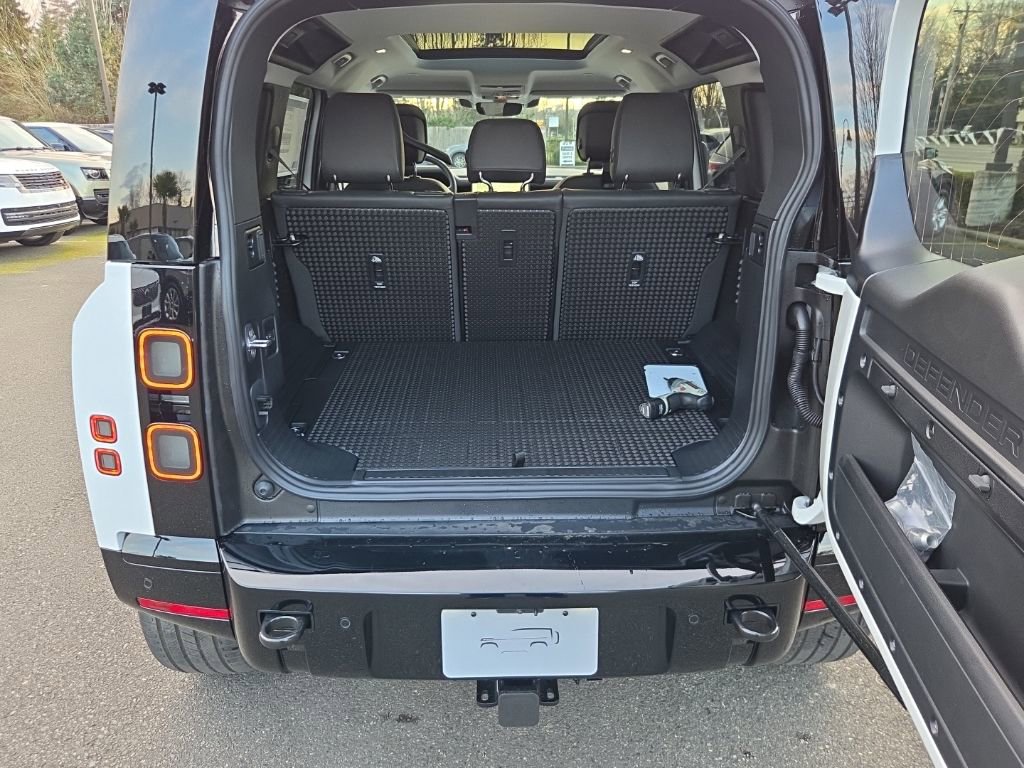 New 2026 Land Rover Defender 110 X-Dynamic SE image 16