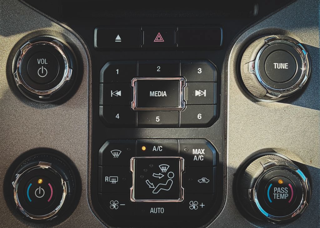 Used 2013 Ford F350 Lariat w/ Lariat Ultimate Pkg AWD/4WD image 12