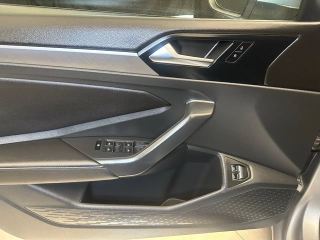 Used 2024 Volkswagen Jetta SE FWD image 22
