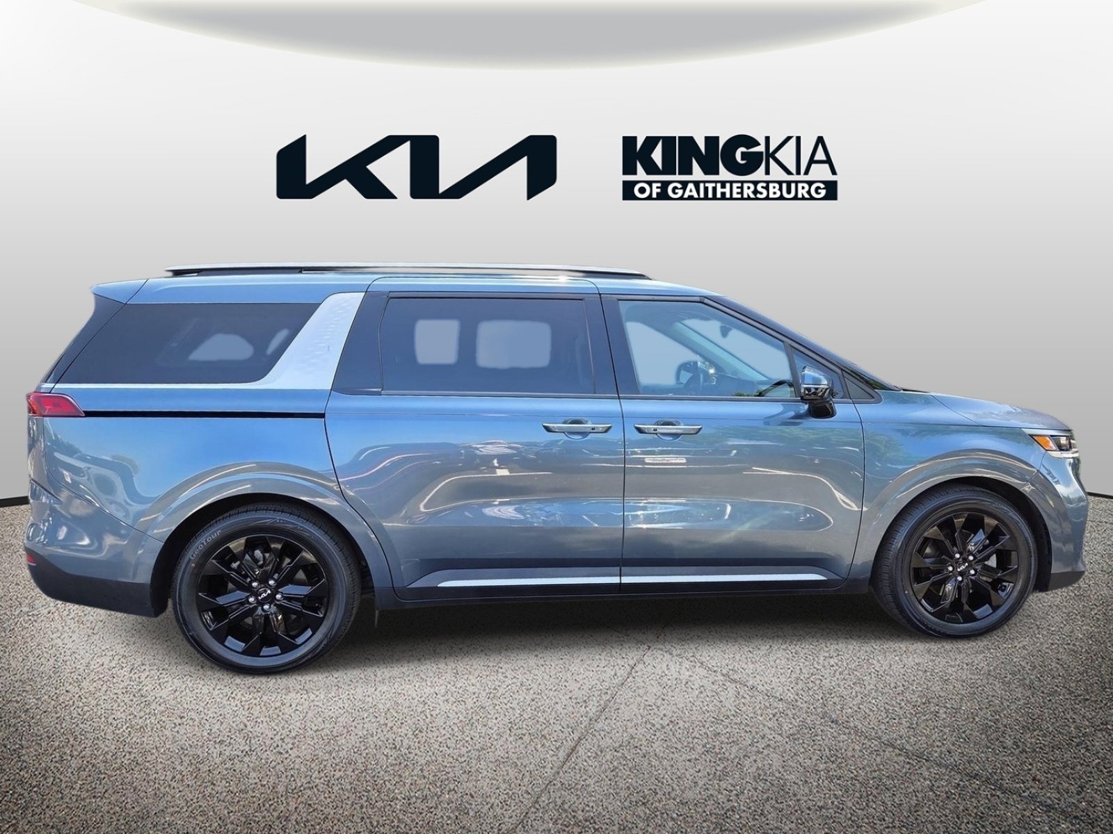 Certified 2024 Kia Carnival SX Prestige FWD image 2