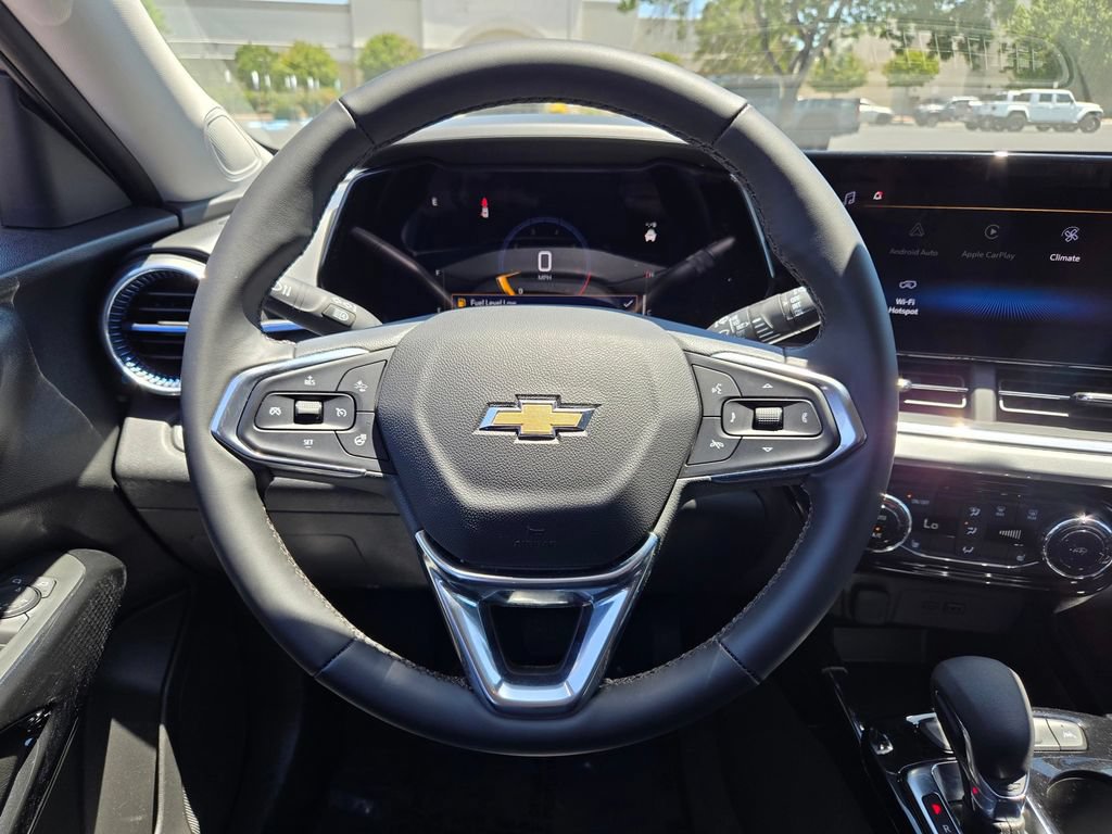 Used 2026 Chevrolet Trax LT w/ LT Convenience Package FWD image 13