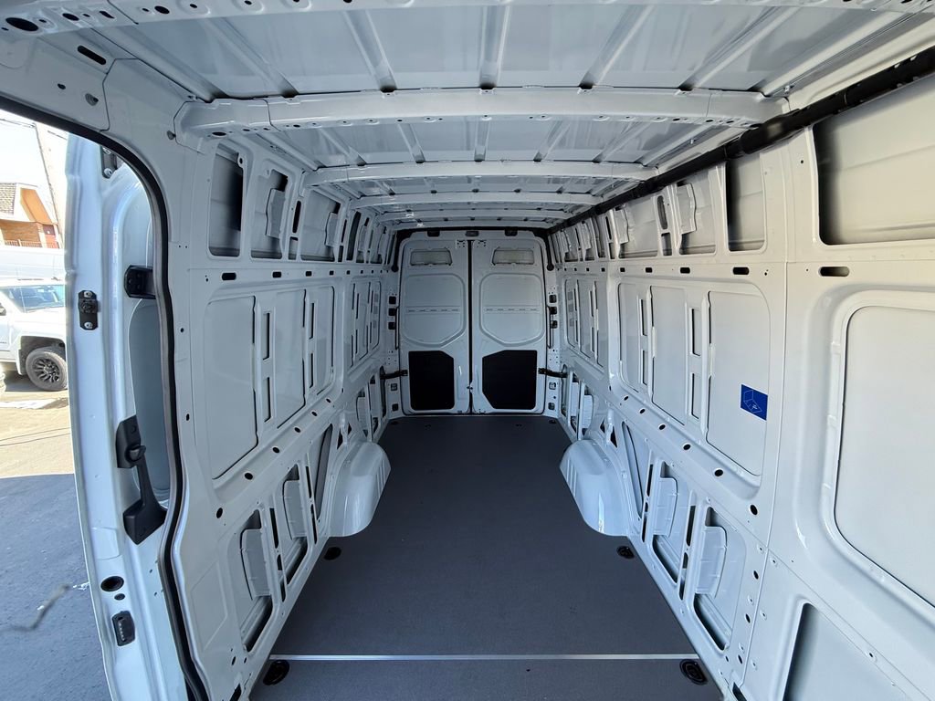 Used 2025 Mercedes-Benz Sprinter 2500 image 23