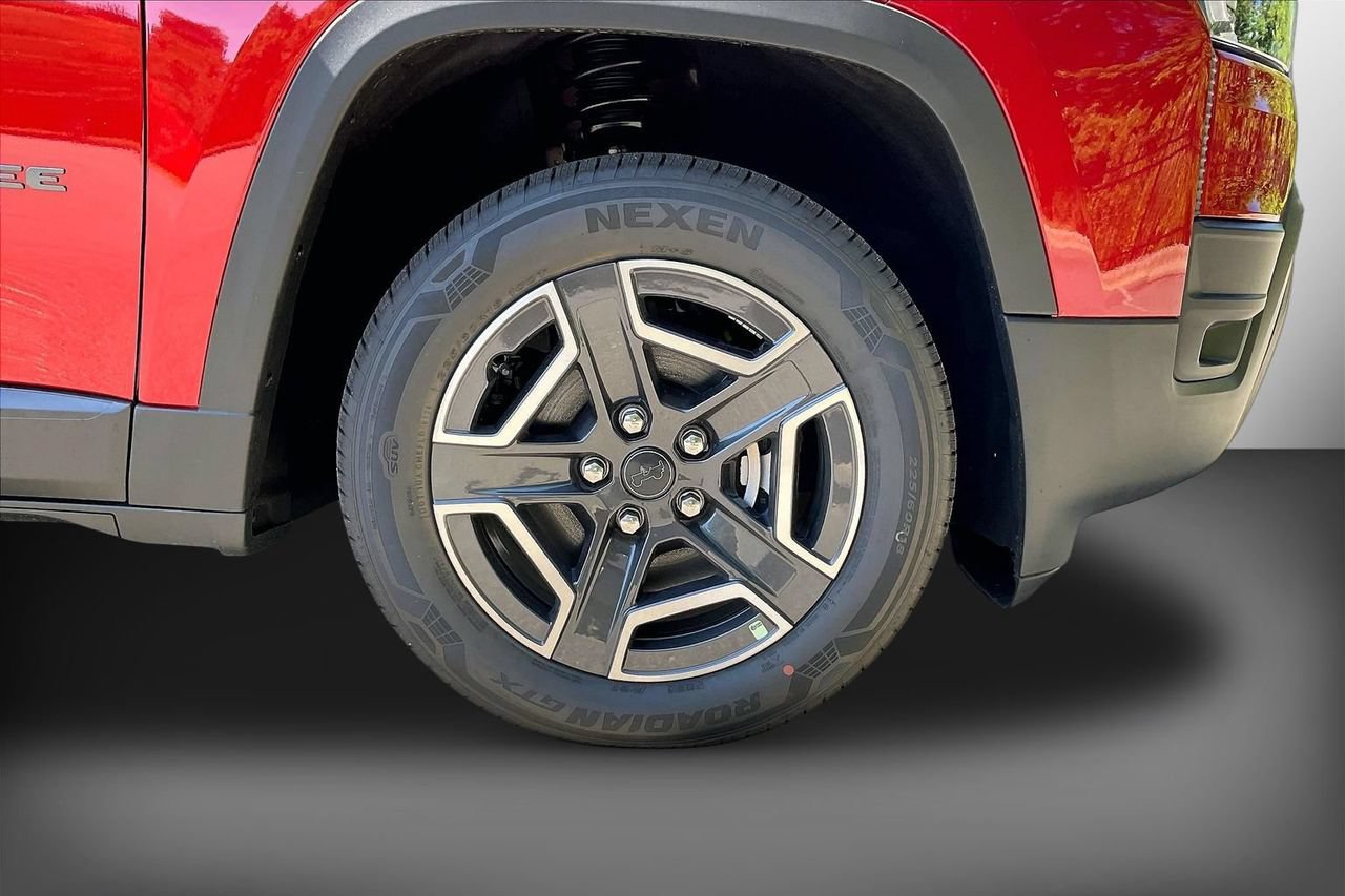 New 2026 Jeep Cherokee Laredo AWD/4WD image 30