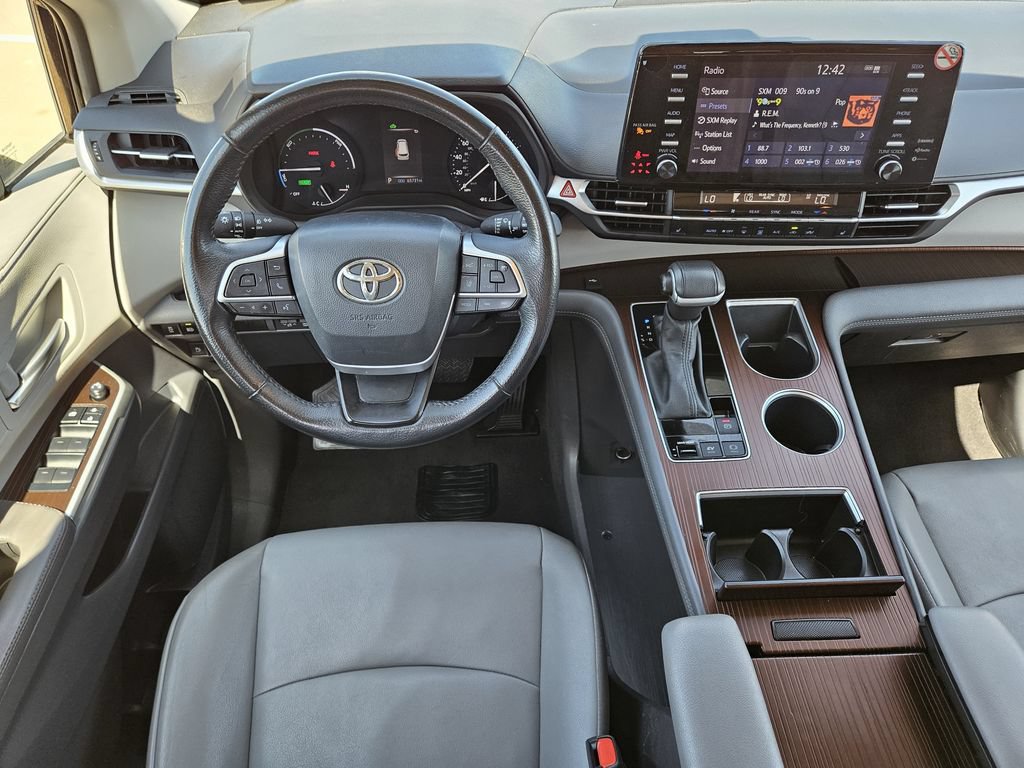 Used 2024 Toyota Sienna XLE FWD image 28