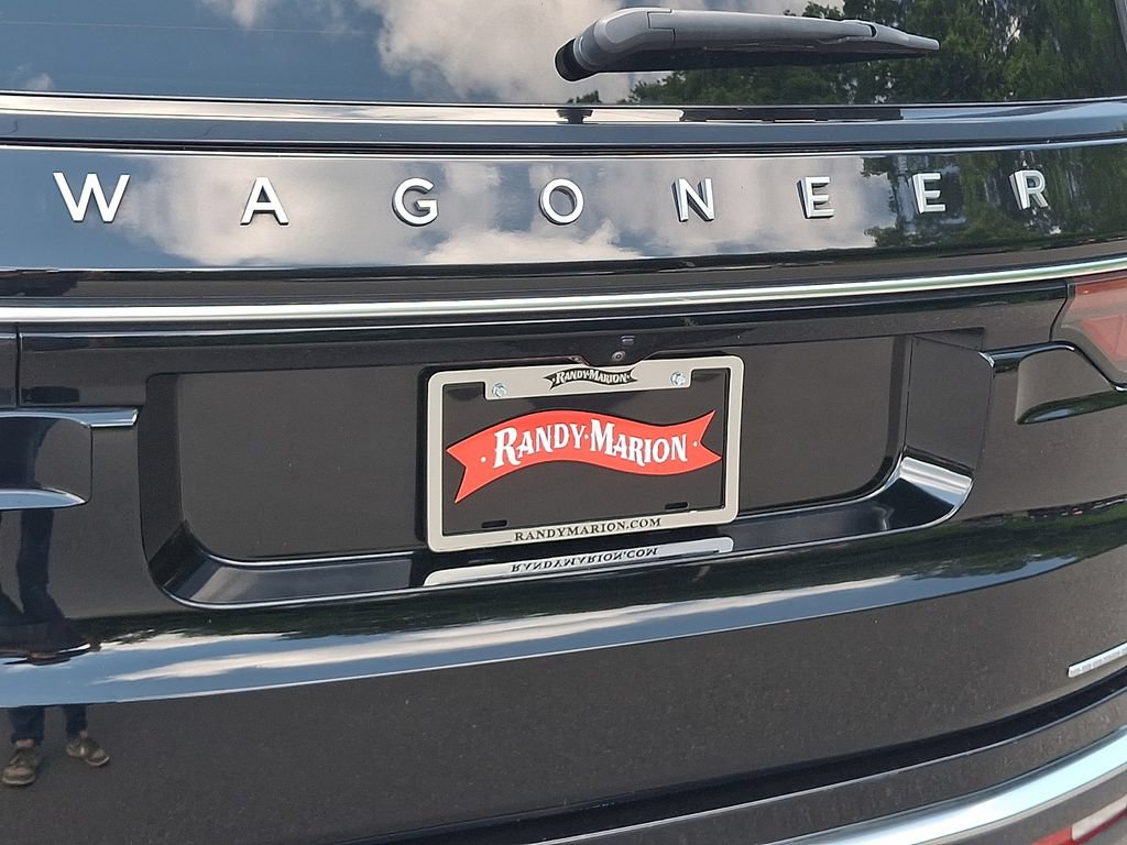 Used 2022 Jeep Wagoneer Series III w/ Premium Group I AWD/4WD image 31
