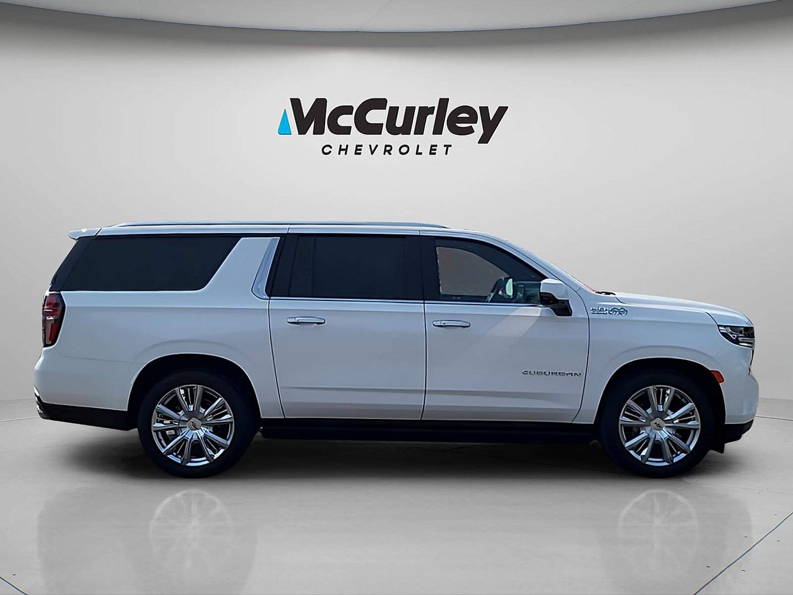 Used 2024 Chevrolet Suburban High Country AWD/4WD image 8