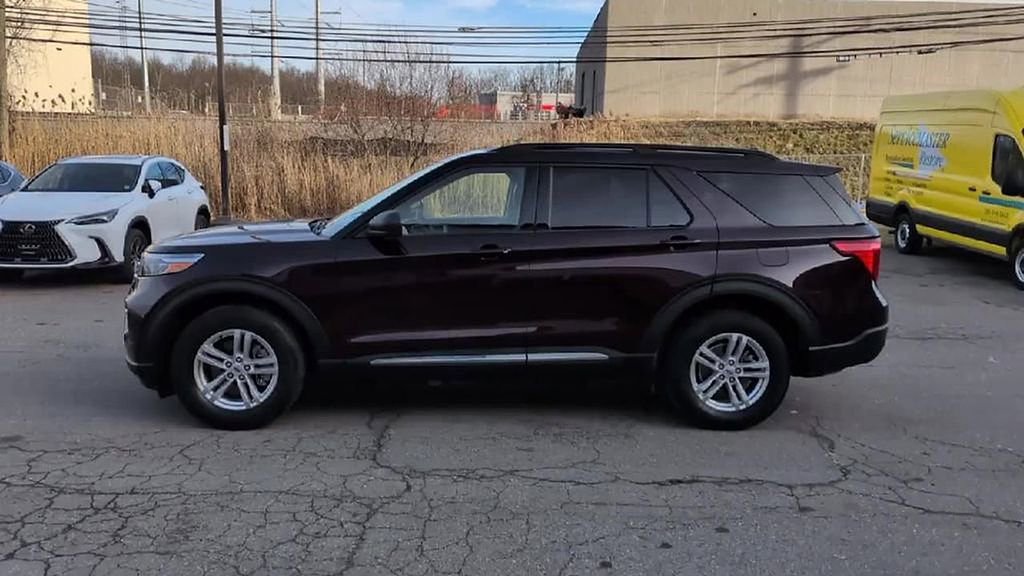 Used 2023 Ford Explorer XLT w/ Equipment Group 202A image 5