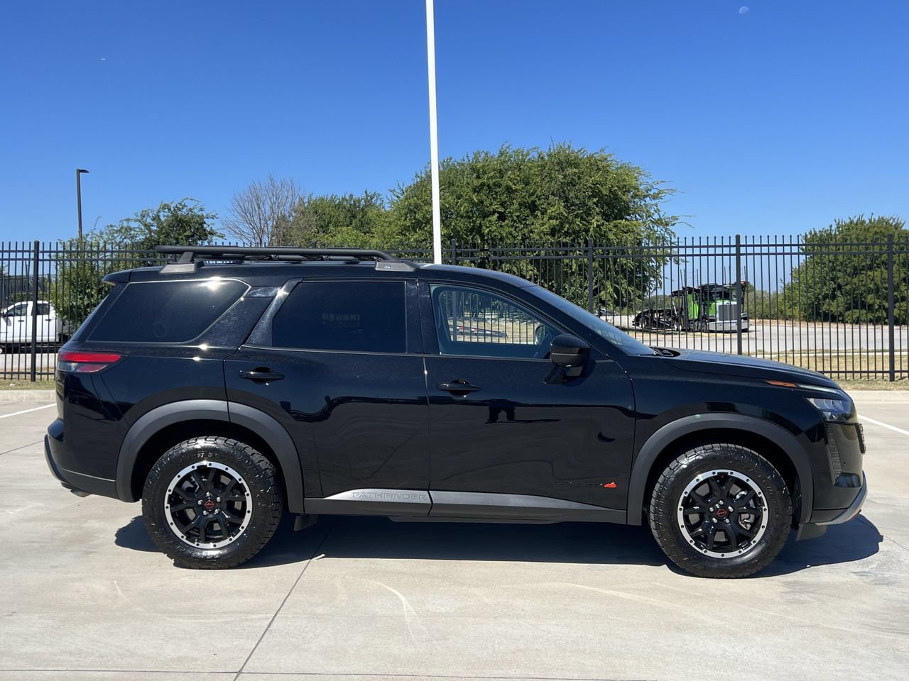 Used 2026 Nissan Pathfinder Rock Creek AWD/4WD image 3