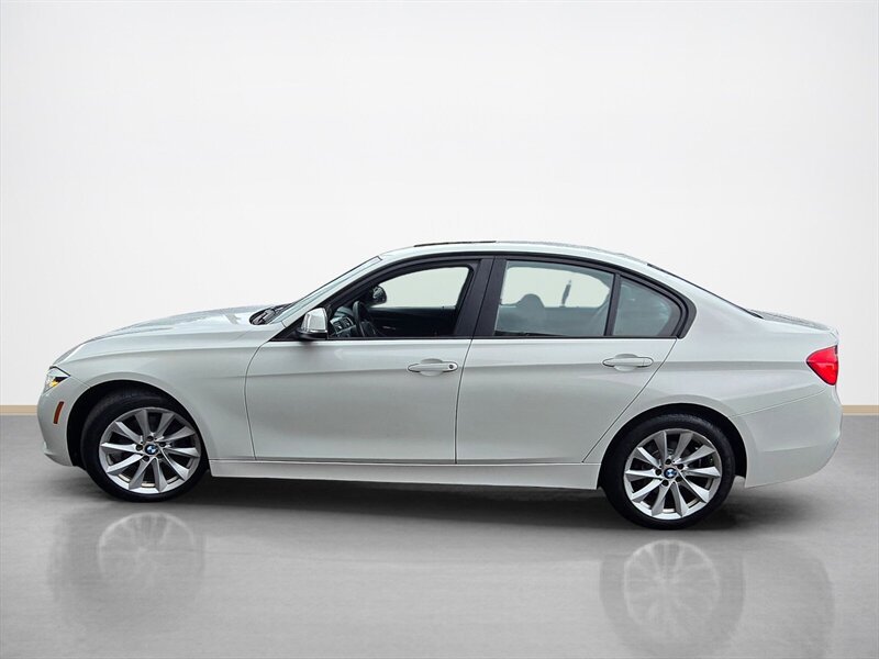 Used 2018 BMW 320i xDrive Sedan AWD/4WD image 7