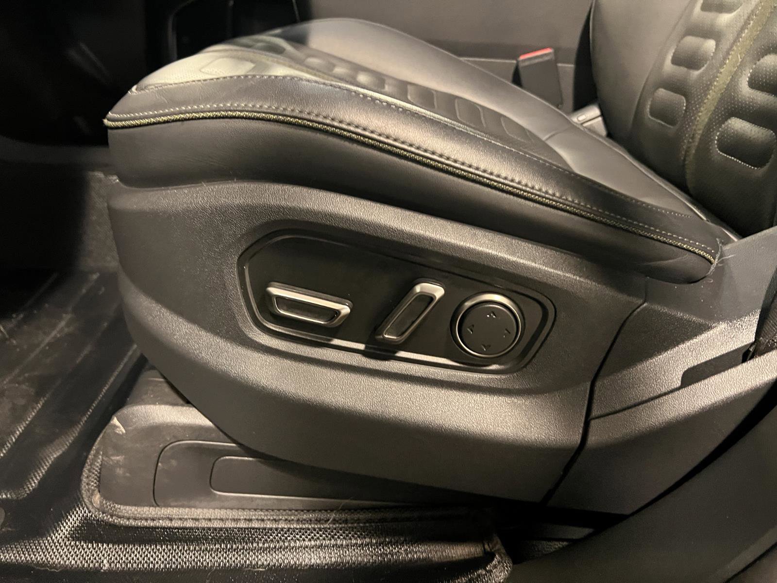 Used 2023 Rivian R1S Launch Edition image 22