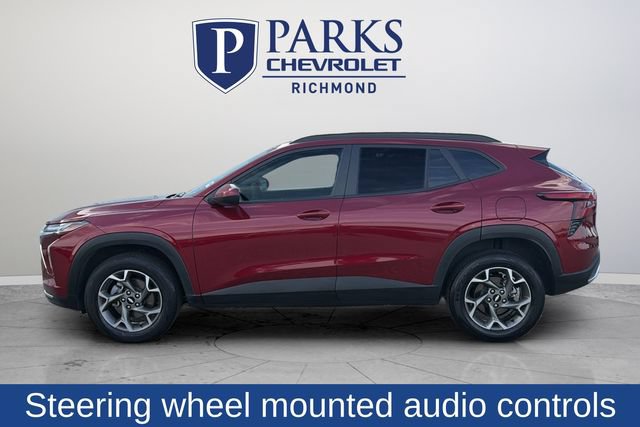 Used 2025 Chevrolet Trax LT FWD image 4