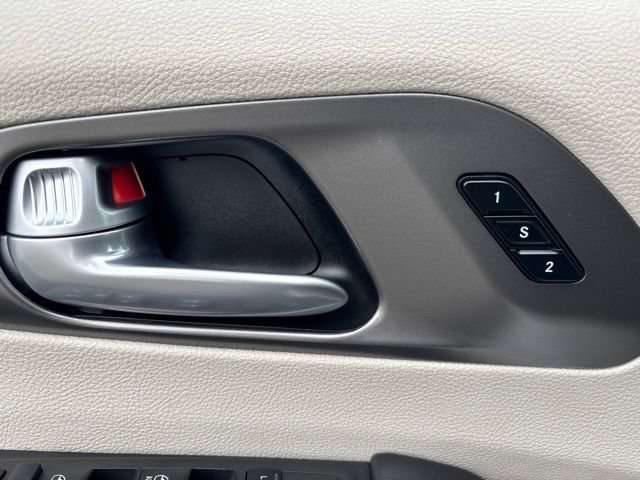 Used 2024 Chrysler Pacifica Limited FWD image 15