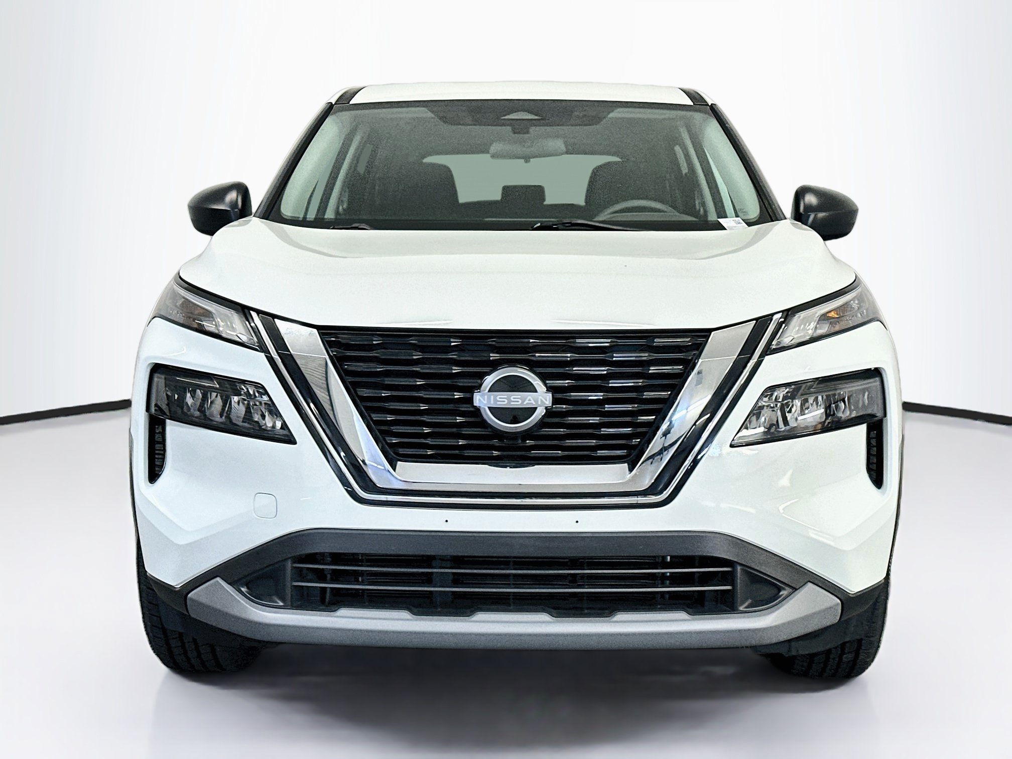 Used 2023 Nissan Rogue S AWD/4WD image 2