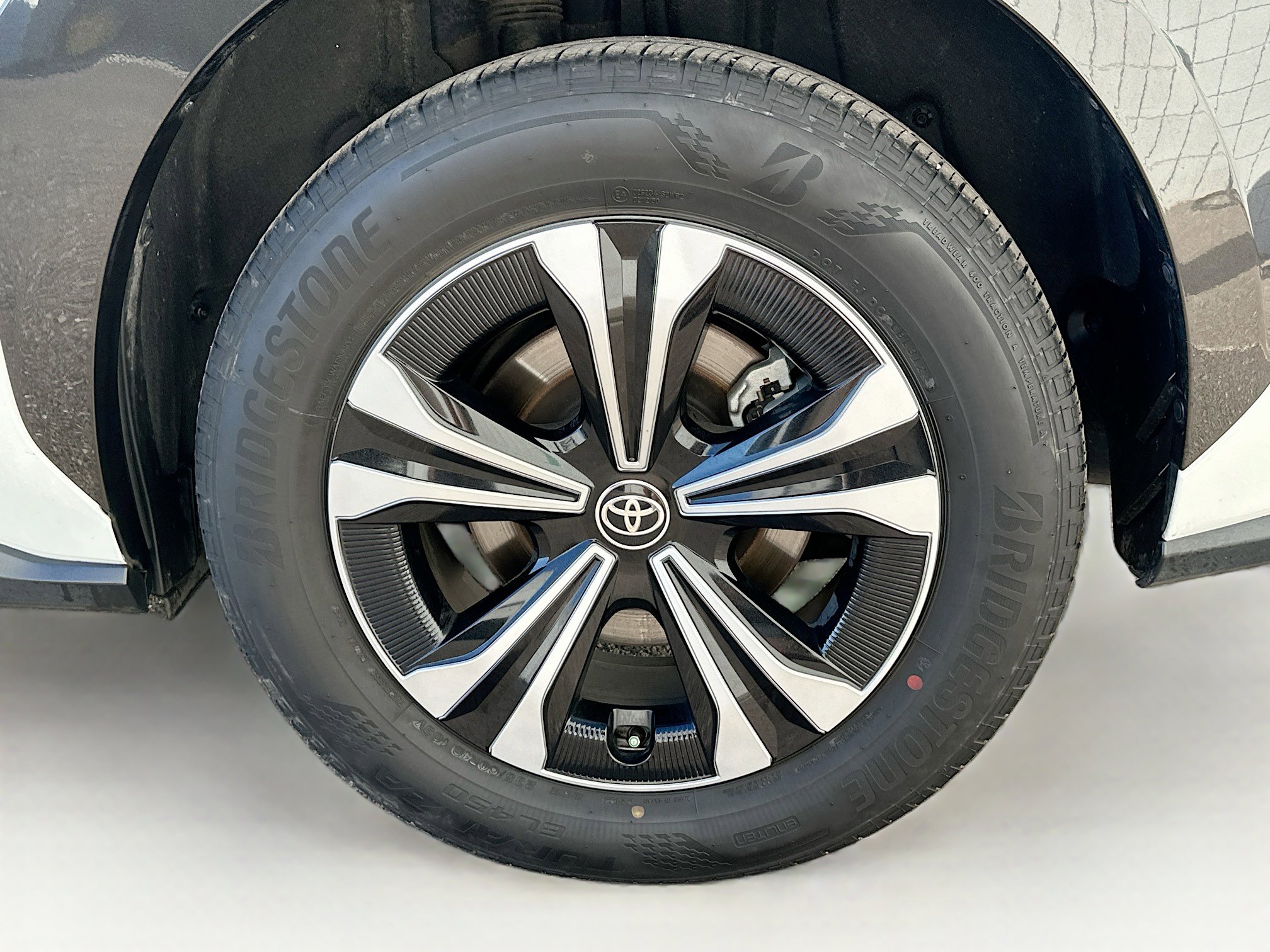 Used 2024 Toyota bZ4X XLE w/ Weather Package image 11