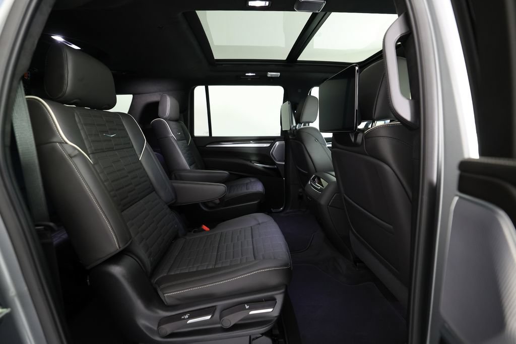 Used 2026 Cadillac Escalade ESV V w/ LPO, ONYX Package AWD/4WD image 11