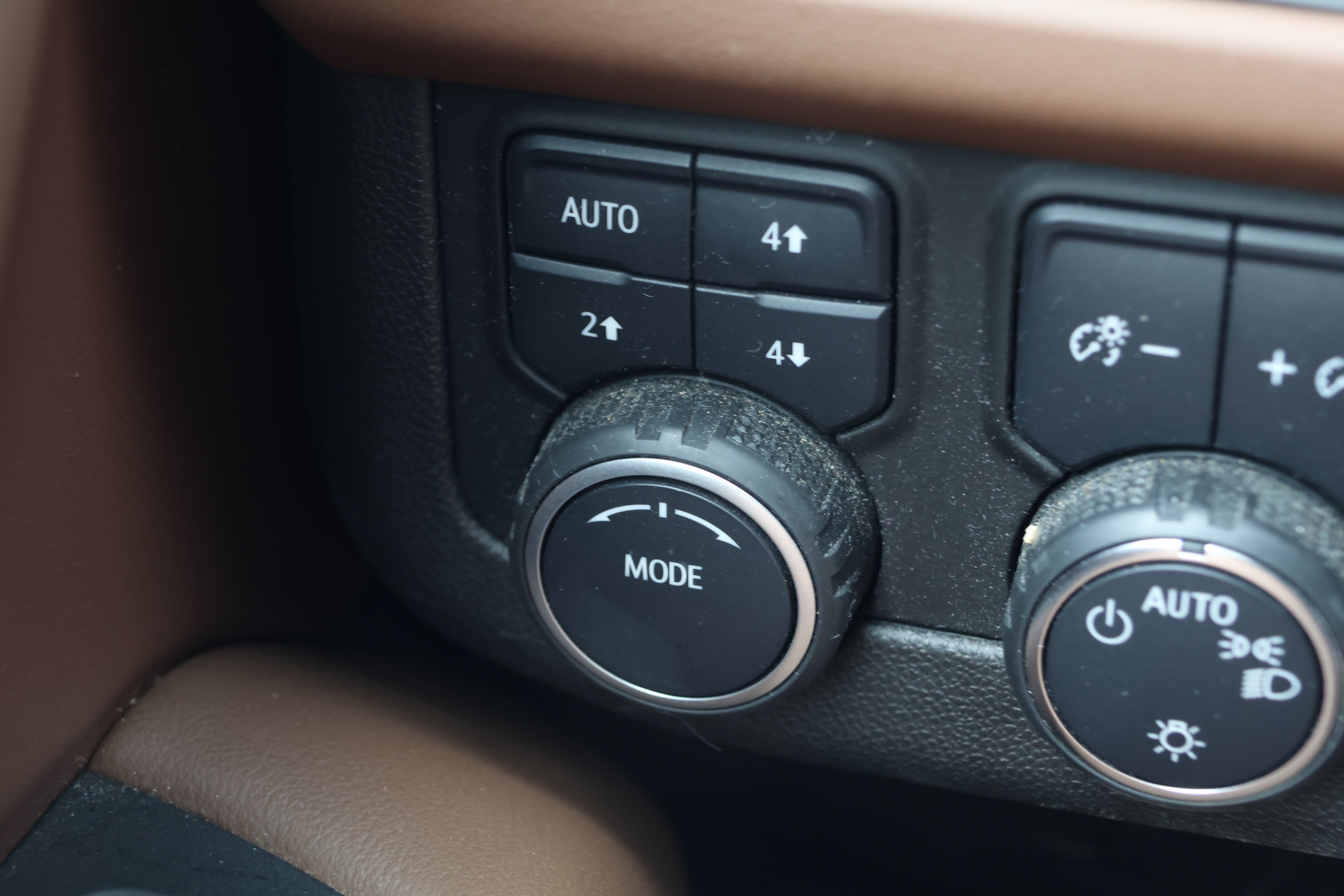 Used 2022 Chevrolet Tahoe High Country AWD/4WD image 16