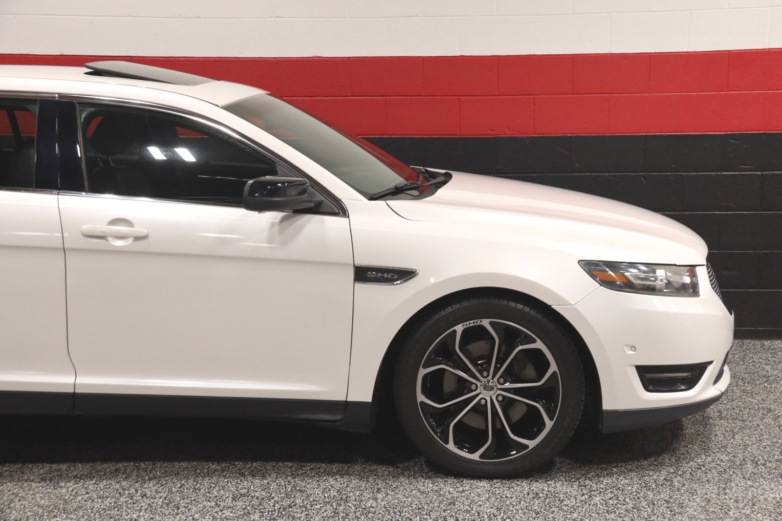 Used 2013 Ford Taurus SHO image 6