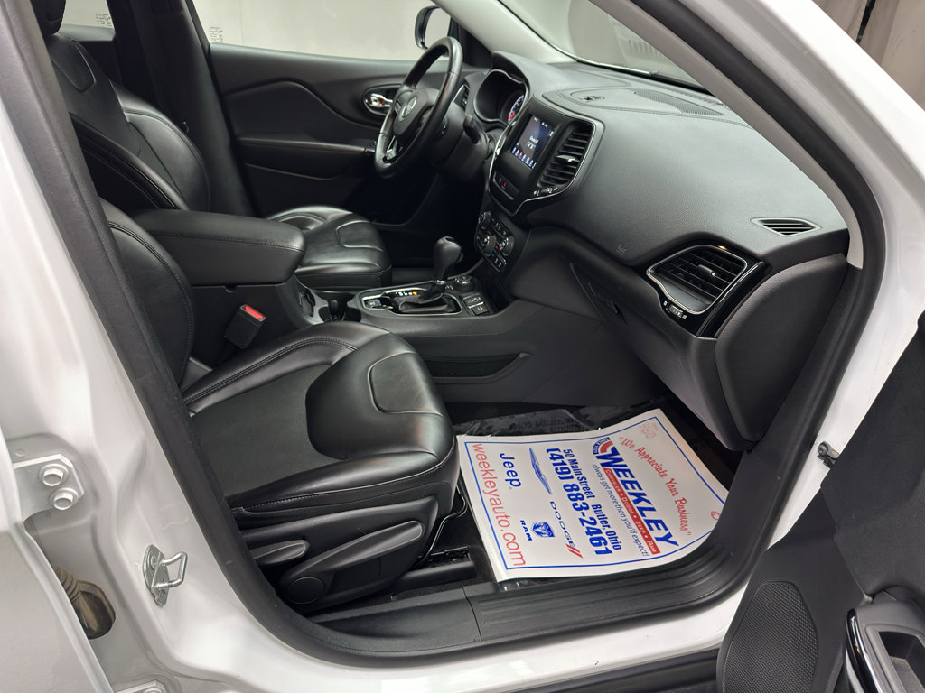 Used 2019 Jeep Cherokee Latitude Plus AWD/4WD image 18
