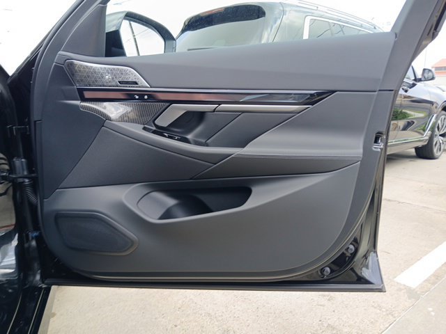 New 2027 BMW 550e xDrive w/ Premium Package AWD/4WD image 15