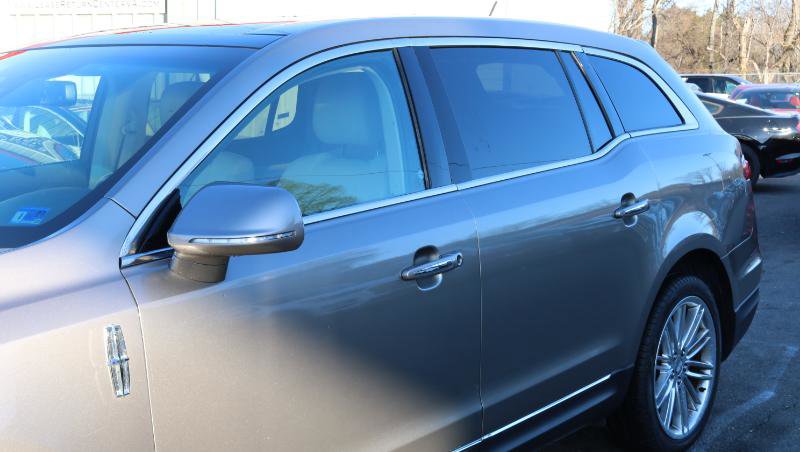 Used 2019 Lincoln MKT AWD image 5