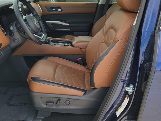 Used 2023 Nissan Pathfinder Platinum AWD/4WD image 6