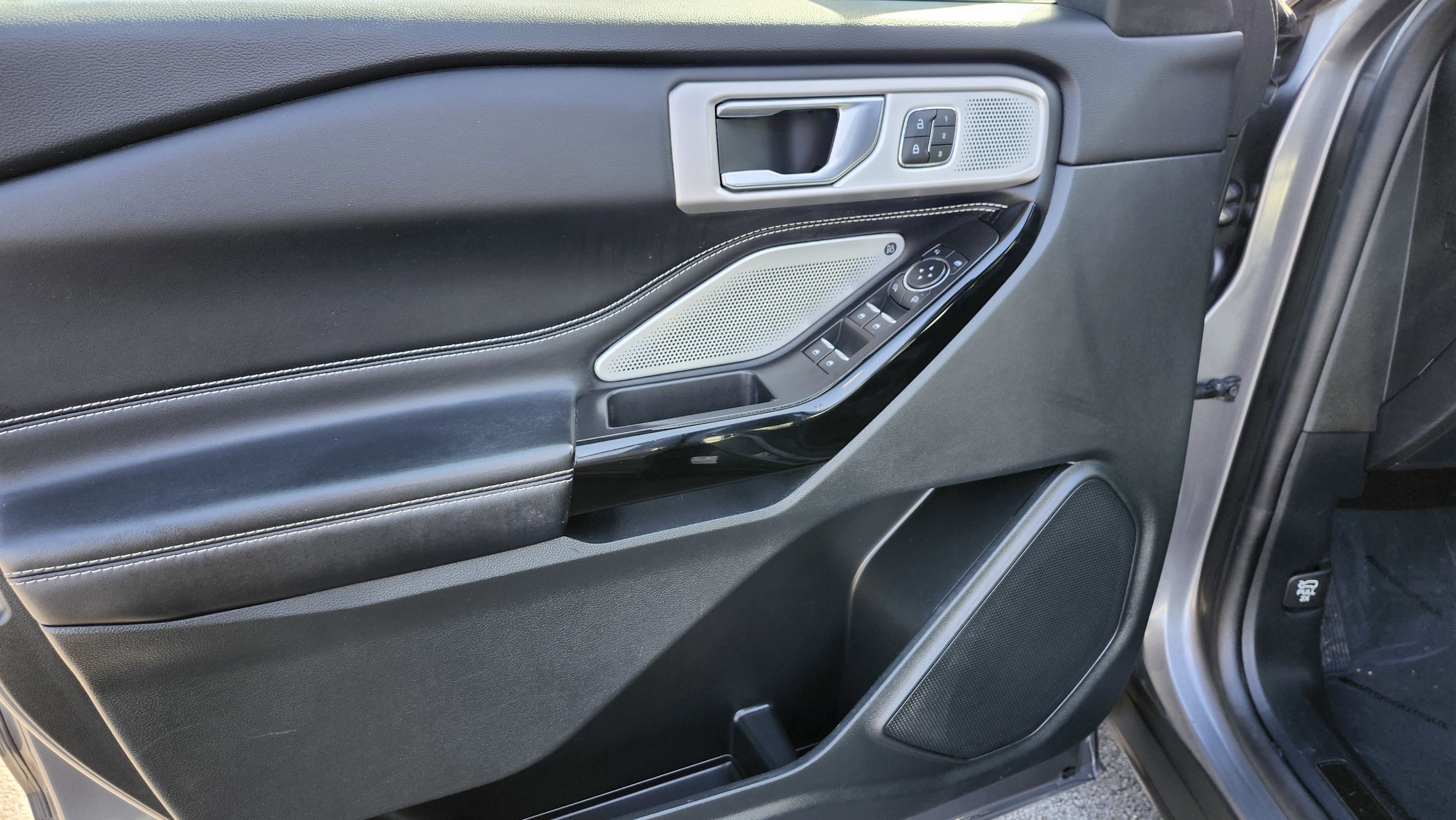 Used 2021 Ford Explorer ST w/ Equipment Group 401A image 27