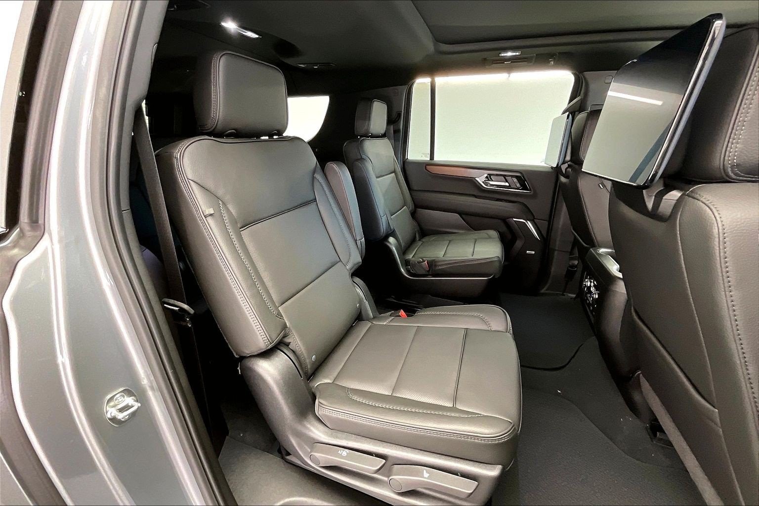 New 2026 GMC Yukon XL Denali w/ Denali Reserve Package AWD/4WD image 10