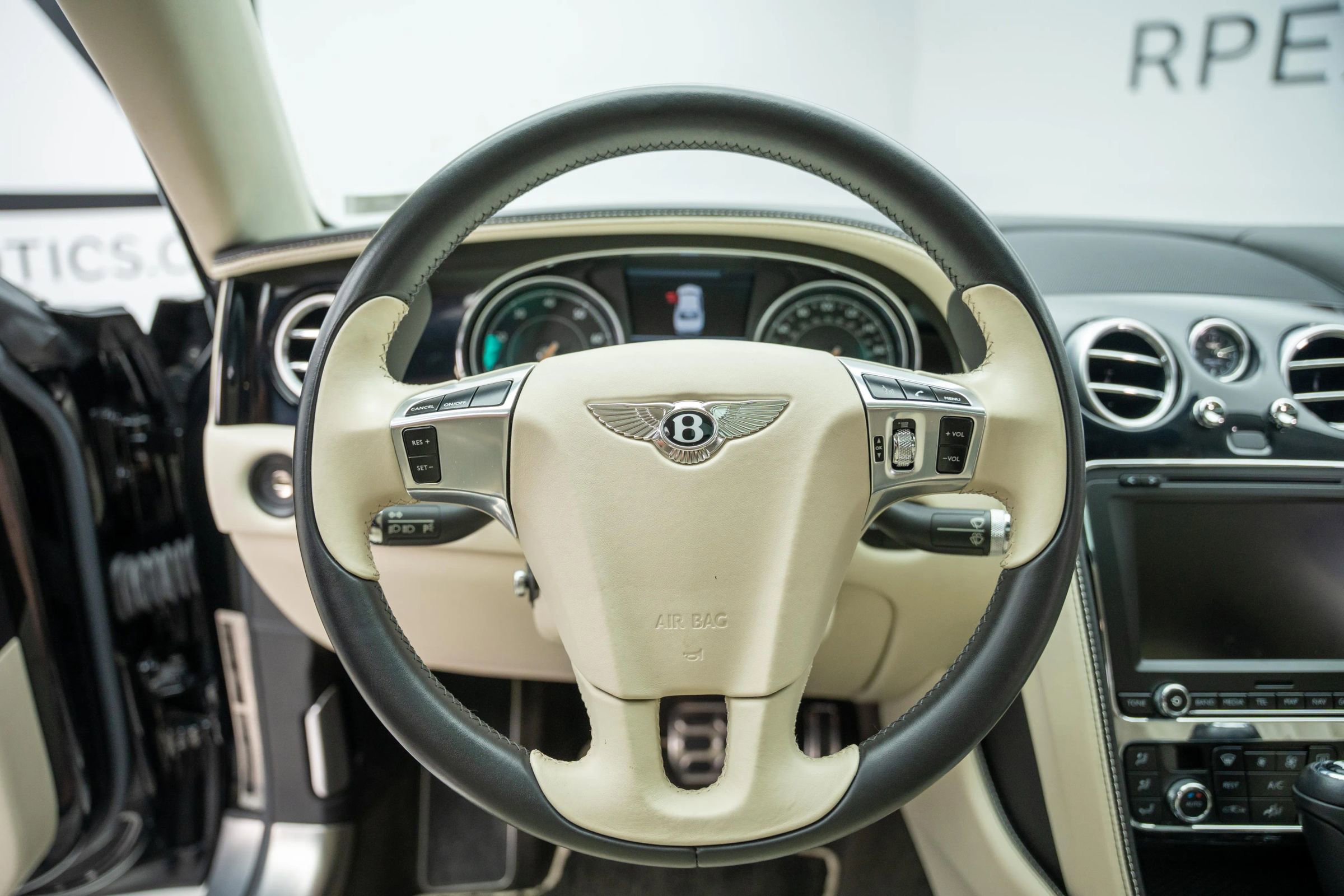 Used 2018 Bentley Flying Spur V8 image 34