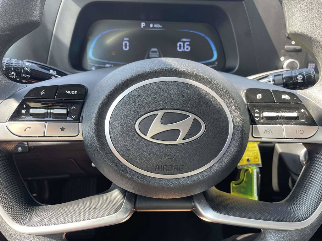 Certified 2025 Hyundai Elantra SE w/ Cargo Package FWD image 22