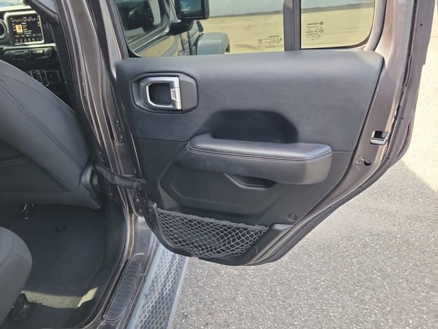 Used 2018 Jeep Wrangler Unlimited Sahara AWD/4WD image 29