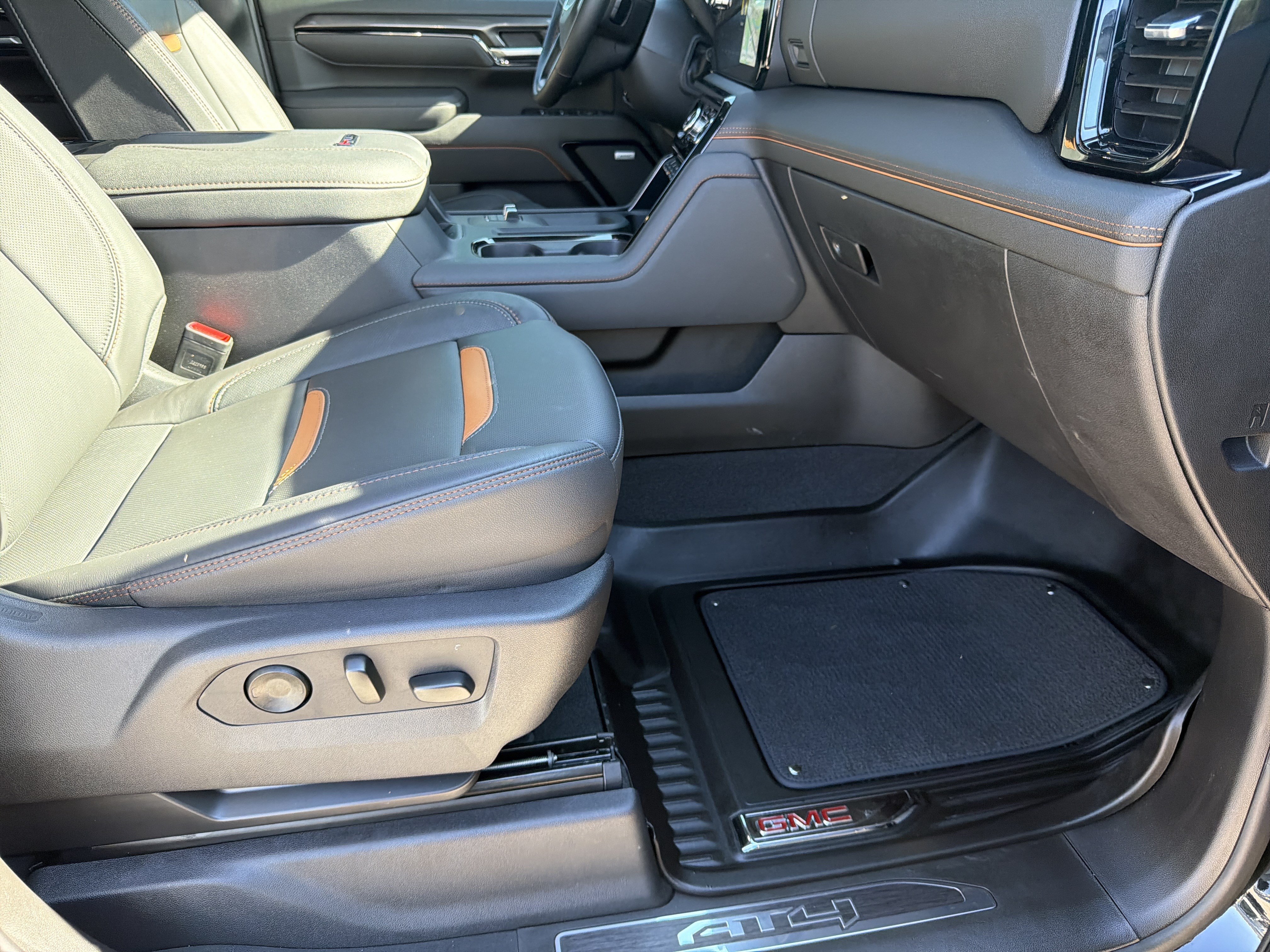 Used 2025 GMC Sierra 2500 AT4 w/ AT4 Premium Plus Package AWD/4WD image 14