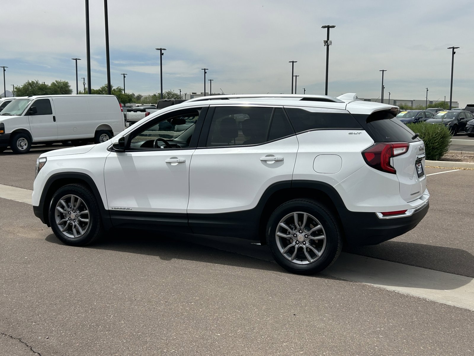 Certified 2024 GMC Terrain SLT AWD/4WD image 3
