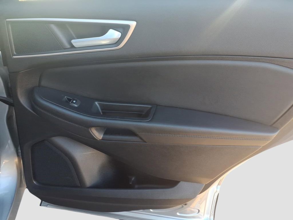 Used 2024 Ford Edge SEL image 11
