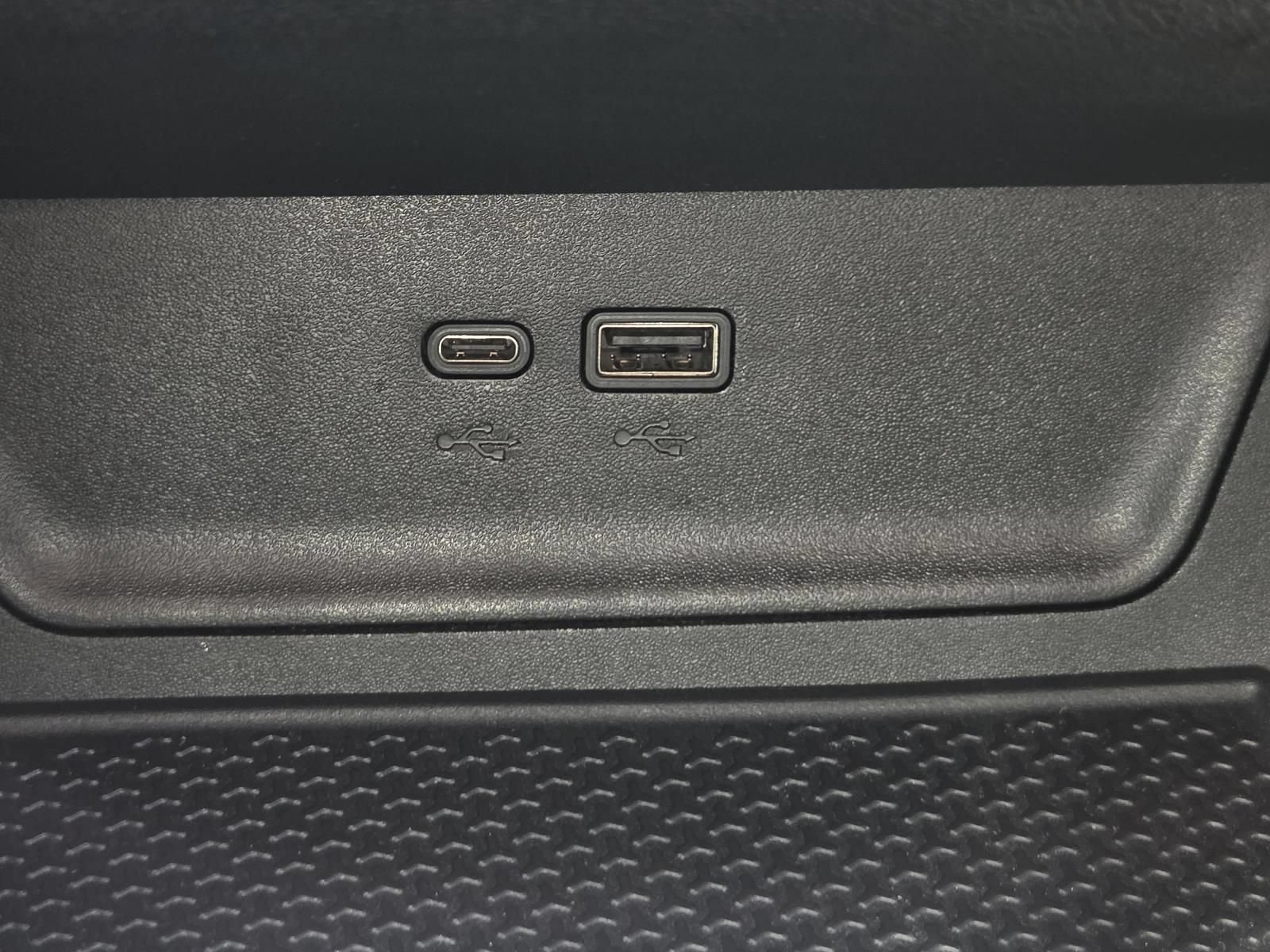 Used 2025 Chevrolet Equinox ACTIV w/ Safety and Technology Package FWD image 31
