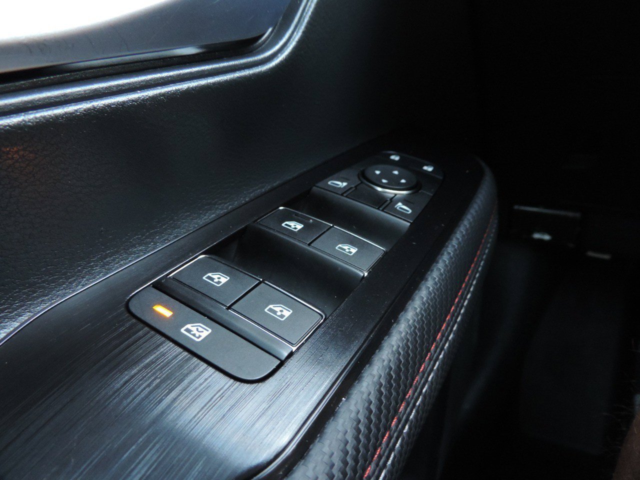 Certified 2025 Nissan Kicks SR FWD image 26