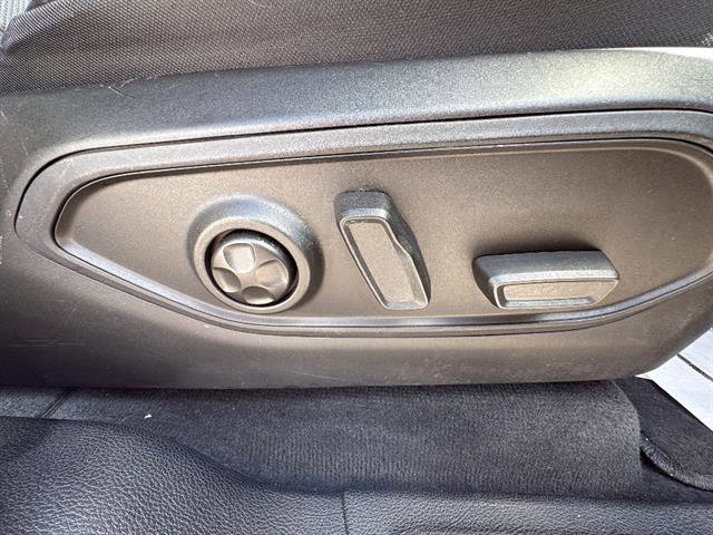 Used 2023 Jeep Grand Cherokee Limited w/ Luxury Tech Group II image 10