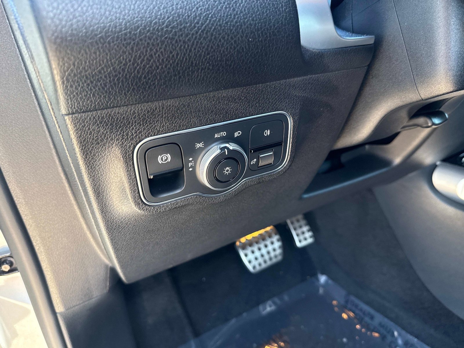 Certified 2022 Mercedes-Benz GLB 35 AMG 4MATIC image 21