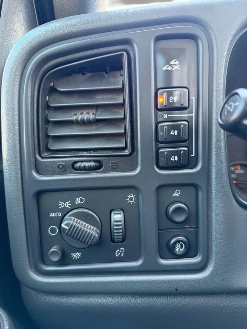 Used 2004 Chevrolet Silverado 3500 4x4 Crew Cab w/ Heavy-Duty Power Package image 18