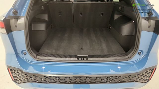 Used 2025 Volkswagen Tiguan SE R-Line FWD image 33
