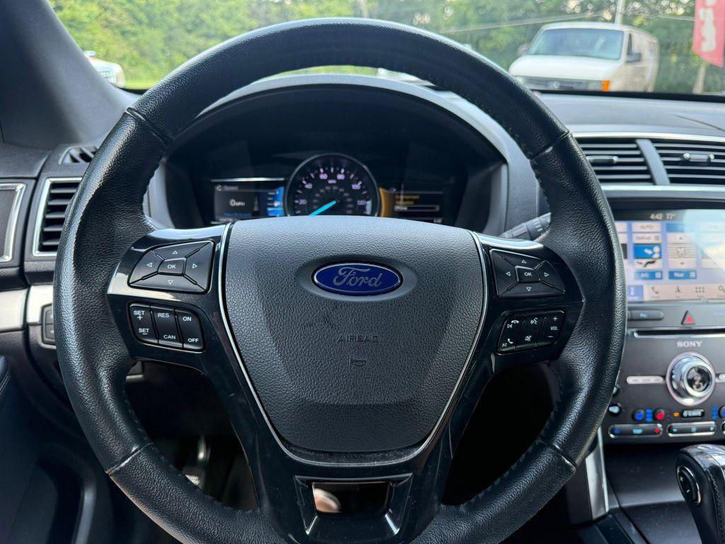Used 2018 Ford Explorer Limited FWD image 12
