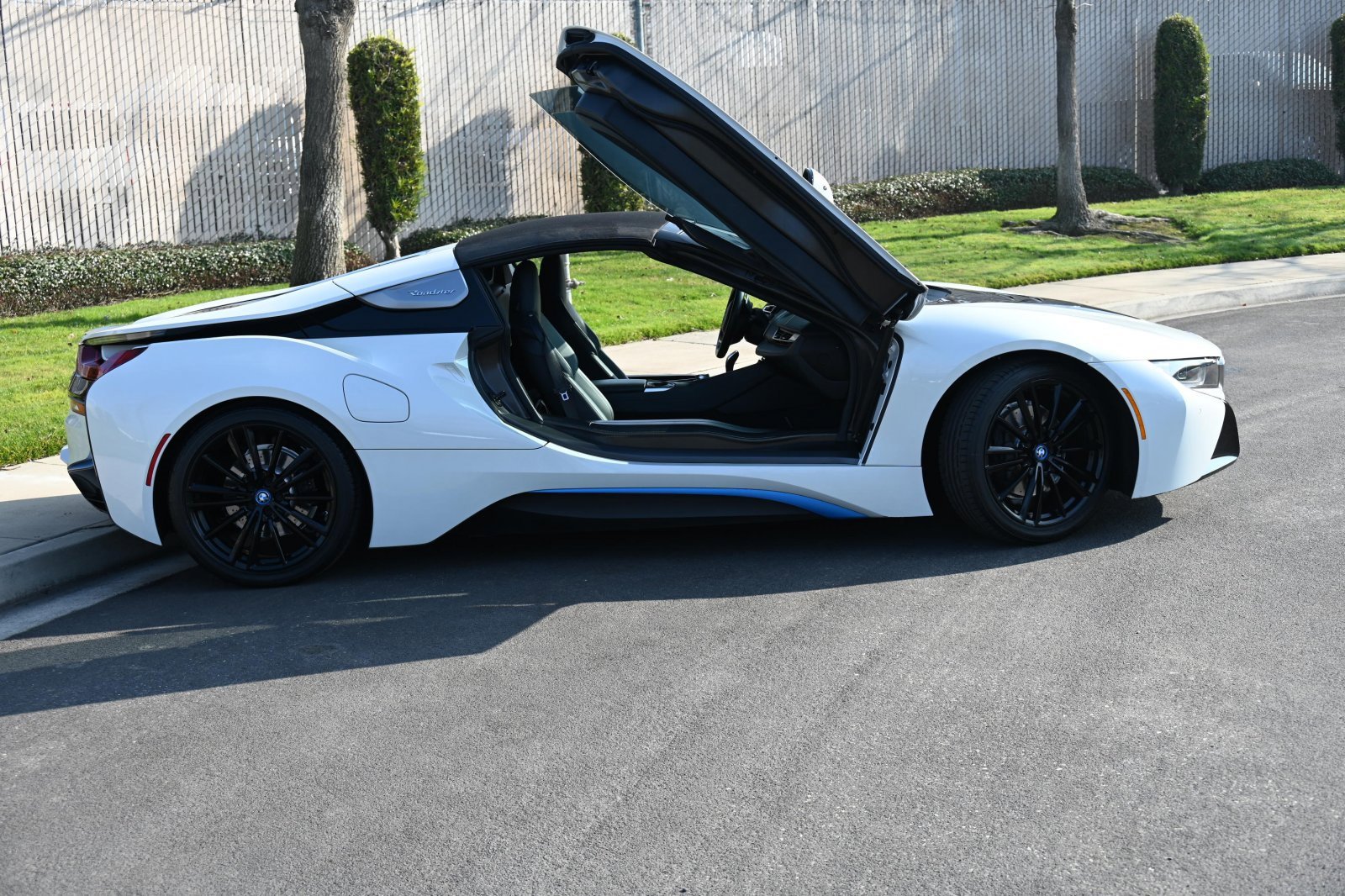 Used 2019 BMW i8 Roadster image 6