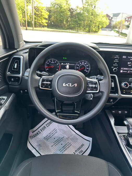 Used 2023 Kia Sorento LX image 34
